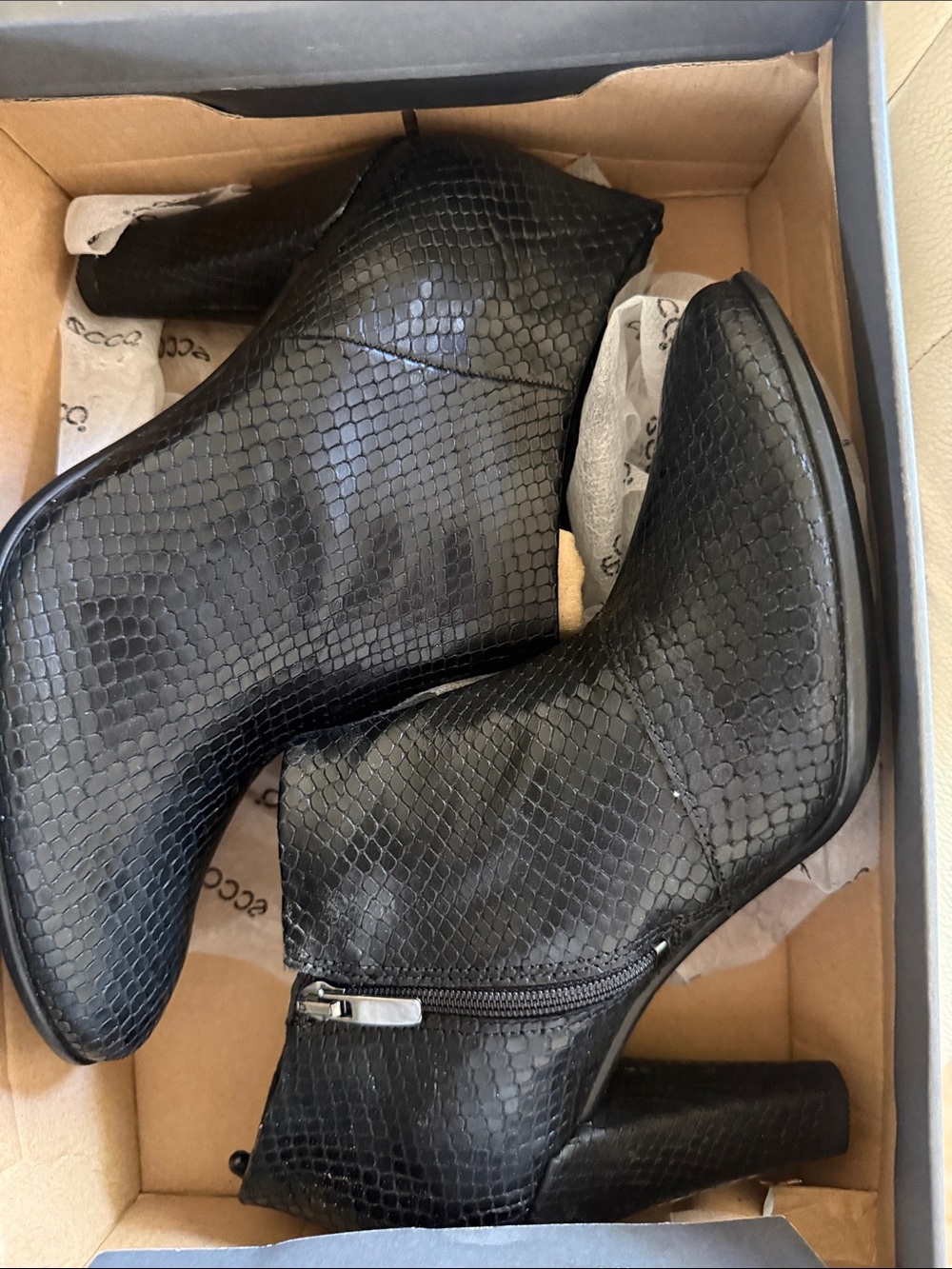 Ecco Black Textured Ankle Boots - Women's Fashion Booties Sz 9.5 new